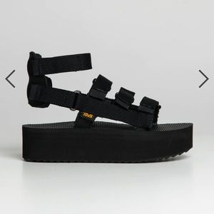 Ssize 10 women’s Platform Tevas